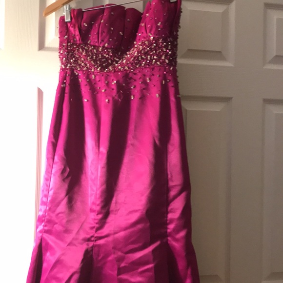 Nice for wedding ,prom or dresses . - Picture 2 of 5